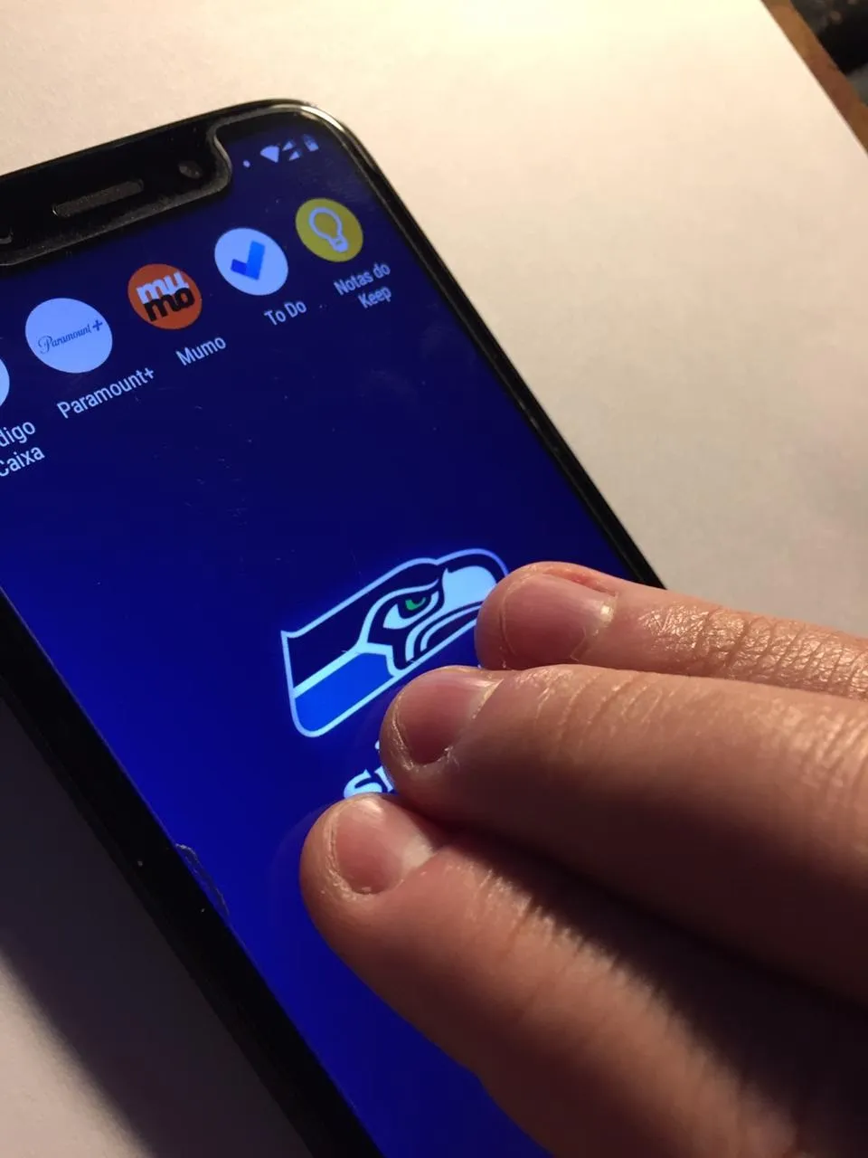Como tirar print no Moto G7 Play - só clicar na tela com três dedos e o print será feito - WikiAjuda